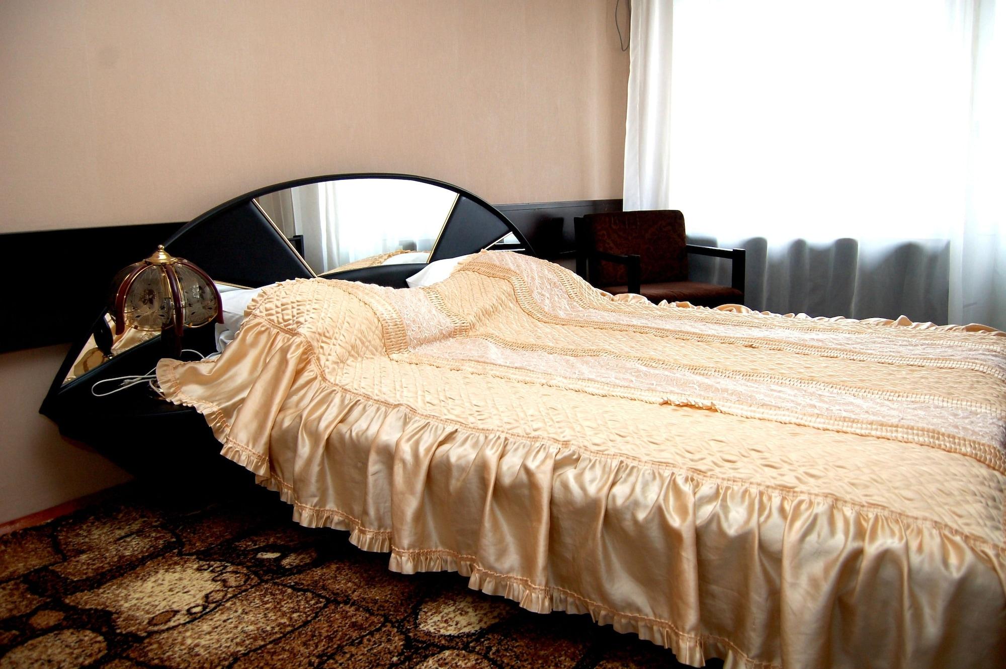 Cosmos Hotel Chisinau Exterior foto