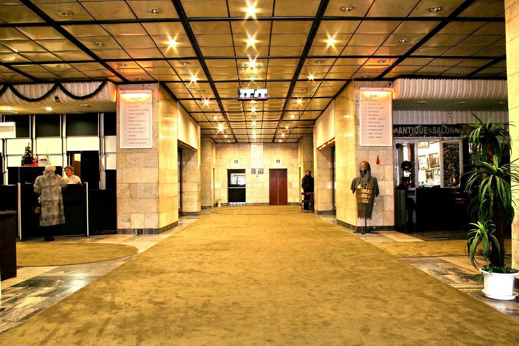 Cosmos Hotel Chisinau Exterior foto