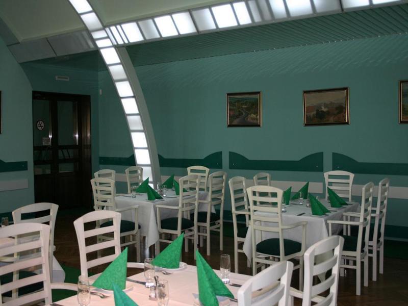 Cosmos Hotel Chisinau Exterior foto